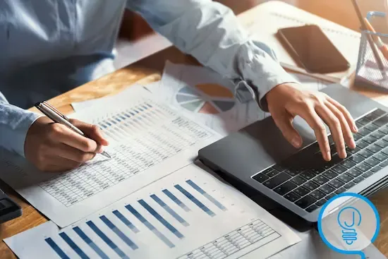 Equipo de AR Consultores trabajando
